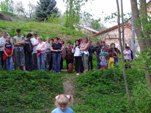 Otevírání studánky nad Žlebem - 7.5.2006